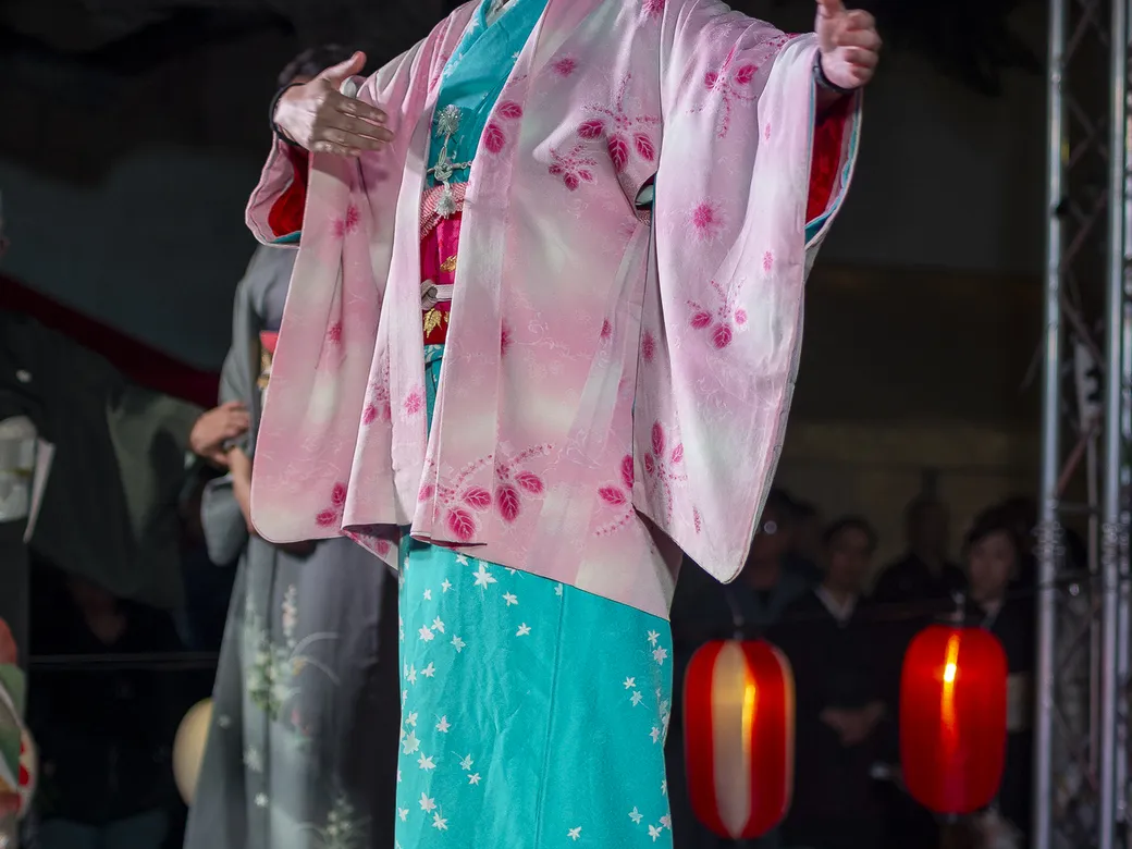 Pasarela de kimono en el escenario del Obon Matsuri Baja California 2025